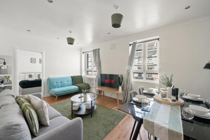 Salle de séjour élégante avec mobilier moderne dans un appartement à Building Bishop's Bridge Road - gk-alpha-property-management-ltd - 1360016 à City of Westminster, London