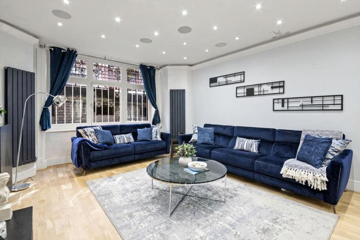 City of Westminster, London에 위치한 Building Cabbell Street - gk-alpha-property-management-ltd - 1360020 유닛의 세련된 인테리어가 돋보이는 거실