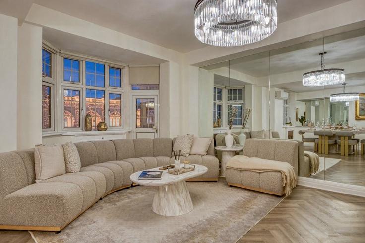 Salle de séjour élégante avec mobilier moderne dans un appartement à Building Brompton Road - global-stay-solution-ltd - 1700795 à City of Westminster, London