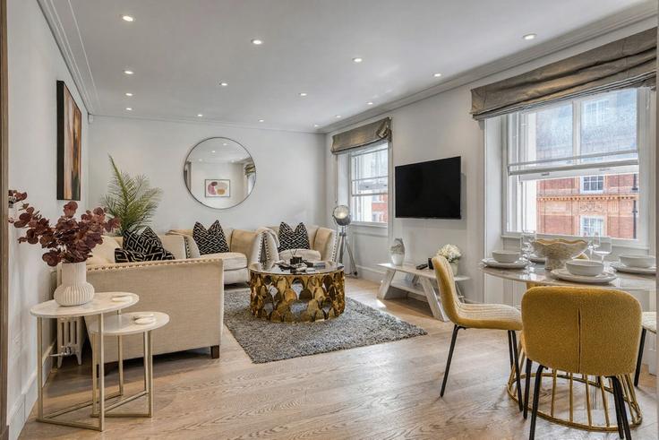 Sala de estar elegantemente projetada com móveis modernos em um apartamento no Building North Audley Street - global-stay-solution-ltd - 1700800 em City of Westminster, London Sala de estar elegantemente projetada com móveis modernos em um apartamento no Building North Audley Street - global-stay-solution-ltd - 1700800 em City of Westminster, London