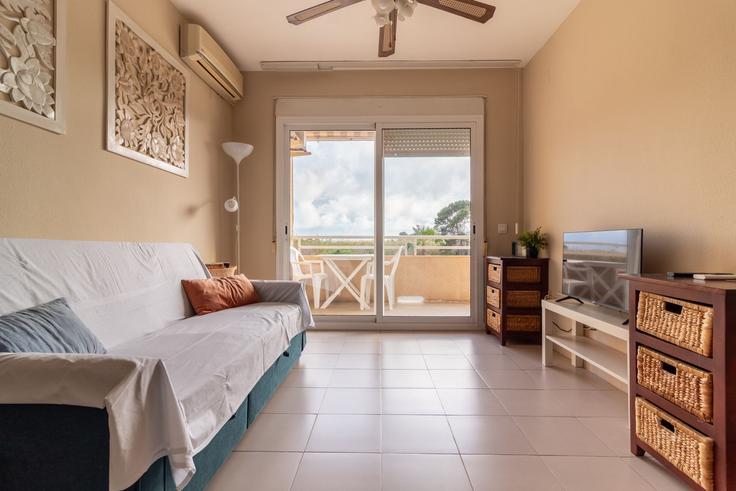 Elegant gestaltetes Wohnzimmer mit moderner Einrichtung in einer Wohnung im Building Carrer Mariano Benlliure - global-vacacional - 1339795 in Canet d'en Berenguer, Canet d'en Berenguer Elegant gestaltetes Wohnzimmer mit moderner Einrichtung in einer Wohnung im Building Carrer Mariano Benlliure - global-vacacional - 1339795 in Canet d'en Berenguer, Canet d'en Berenguer