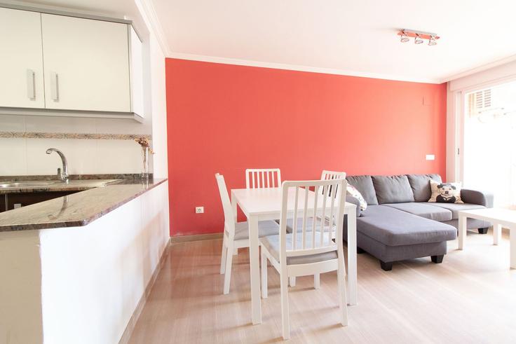 Building Carrer Illa Menorca - global-vacacional - 1339882 adresindeki bir dairede modern mobilyalarla zarif bir şekilde tasarlanmış oturma odası Port de Sagunt, Port de Sagunt Building Carrer Illa Menorca - global-vacacional - 1339882 adresindeki bir dairede modern mobilyalarla zarif bir şekilde tasarlanmış oturma odası Port de Sagunt, Port de Sagunt