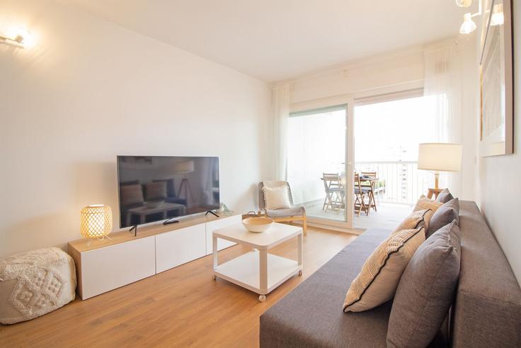 Building Calle Cañas y Barro - global-vacacional - 1339778 adresindeki bir dairede modern mobilyalarla zarif bir şekilde tasarlanmış oturma odası Canet de Berenguer, Canet de Berenguer