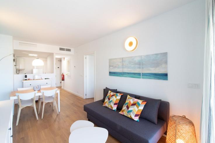 Elegant gestaltetes Wohnzimmer mit moderner Einrichtung in einer Wohnung im Building Avenida Blasco Ibáñez - global-vacacional - 1339804 in Canet de Berenguer, Canet de Berenguer Elegant gestaltetes Wohnzimmer mit moderner Einrichtung in einer Wohnung im Building Avenida Blasco Ibáñez - global-vacacional - 1339804 in Canet de Berenguer, Canet de Berenguer