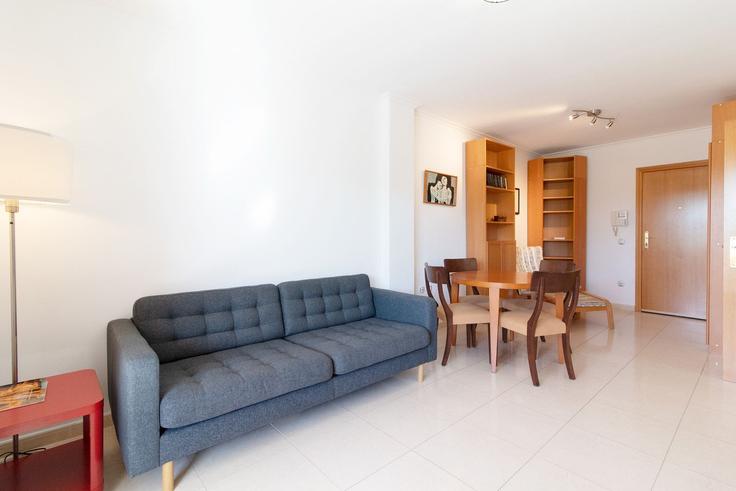 Building Carrer Jaume I - global-vacacional - 1339857 adresindeki bir dairede modern mobilyalarla zarif bir şekilde tasarlanmış oturma odası Canet d'en Berenguer, Canet d'en Berenguer