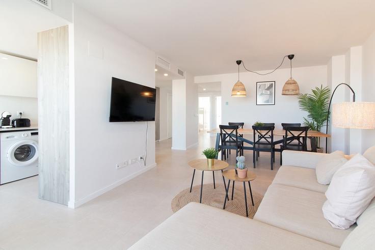 Building Carrer de la Flor del Taronger - global-vacacional - 1339894 adresindeki bir dairede modern mobilyalarla zarif bir şekilde tasarlanmış oturma odası Canet d'en Berenguer, Canet d'en Berenguer