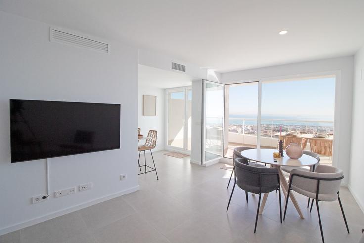 Canet d'en Berenguer Canet d'en BerenguerのBuilding Carrer de la Flor del Taronger - global-vacacional - 1339815のアパートメントにある、モダンな家具を備えたエレガントなデザインのリビングルーム