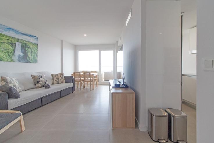 Building Carrer de la Flor del Taronger - global-vacacional - 1339860 adresindeki bir dairede modern mobilyalarla zarif bir şekilde tasarlanmış oturma odası Canet d'en Berenguer, Canet d'en Berenguer