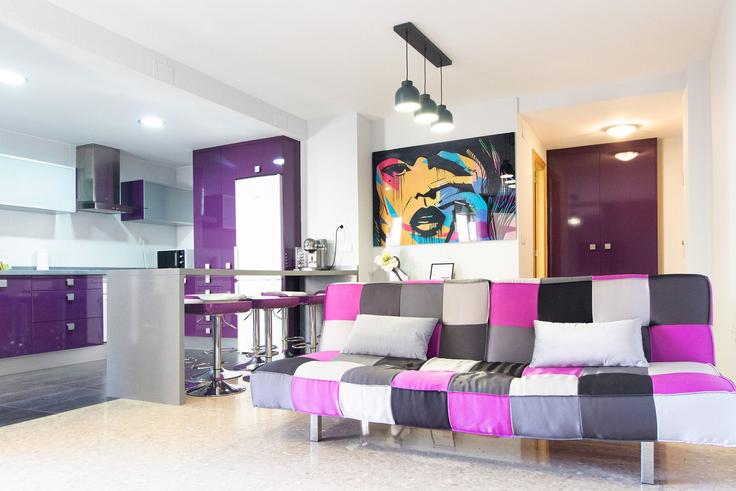 Sala de estar elegantemente projetada com móveis modernos em um apartamento no Building Calle Cañas y Barro - global-vacacional - 1339848 em Canet de Berenguer, Canet de Berenguer