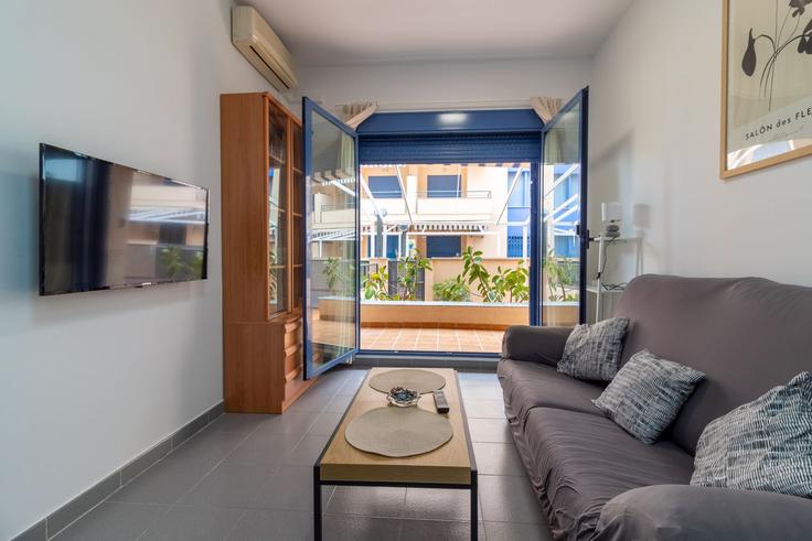 Salle de séjour élégante avec mobilier moderne dans un appartement à Building Carrer Poeta Querol - global-vacacional - 1339803 à Canet d'en Berenguer, Canet d'en Berenguer Salle de séjour élégante avec mobilier moderne dans un appartement à Building Carrer Poeta Querol - global-vacacional - 1339803 à Canet d'en Berenguer, Canet d'en Berenguer