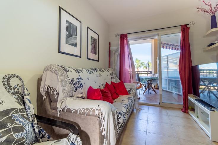 Building Carrer Guillem de Castro - global-vacacional - 1511166 adresindeki bir dairede modern mobilyalarla zarif bir şekilde tasarlanmış oturma odası Canet d'en Berenguer, Canet d'en Berenguer