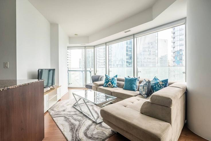 TorontoOld Toronto의 Grand Trunk Crescent(1037033P)에 위치한 2베드룸 풀퍼니시드 아파트 - 사진1 TorontoOld Toronto의 Grand Trunk Crescent(1037033P)에 위치한 2베드룸 풀퍼니시드 아파트 - 사진1
