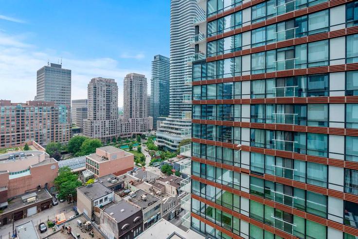 Maitland Streetにある1件の寝室・家具付きアパート（1345950P、Old Toronto、Toronto）写真 1枚