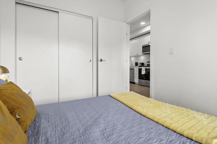 Calgary Calgary에 위치한 1 Avenue Northeast 1353869P의 1침실 가구 완비 유닛, 사진 1