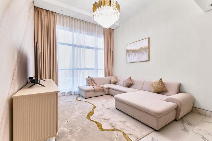 Business Bay, Dubai 소재 Building Marasi Drive - globalstayinc - 1345811 유닛에 마련된, 현대적인 가구로 꾸며진 우아한 디자인의 거실