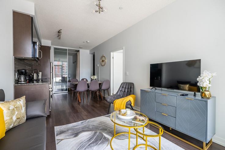 Elegant gestaltetes Wohnzimmer mit moderner Einrichtung in einer Wohnung im Building Lillian Street - globalstayinc - 1345778 in Old Toronto, Toronto Elegant gestaltetes Wohnzimmer mit moderner Einrichtung in einer Wohnung im Building Lillian Street - globalstayinc - 1345778 in Old Toronto, Toronto