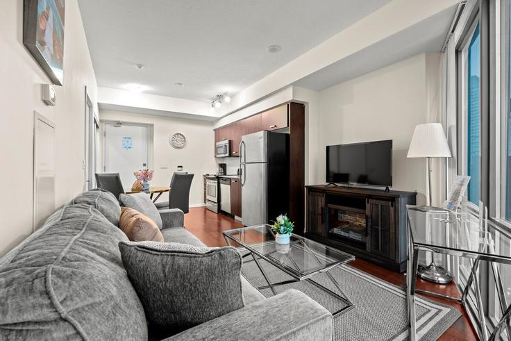 Old Toronto, Toronto에 위치한 Building Bay Street - globalstayinc - 1353189 유닛의 세련된 인테리어가 돋보이는 거실
