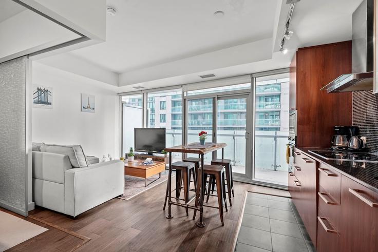 Toronto Old TorontoのBuilding Lower Simcoe Street - globalstayinc - 1541554のアパートメントにある、モダンな家具を備えたエレガントなデザインのリビングルーム