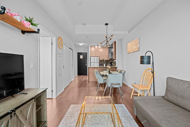 Toronto Old TorontoのBuilding Dunfield Avenue - globalstayinc - 1572331のアパートメントにある、モダンな家具を備えたエレガントなデザインのリビングルーム Toronto Old TorontoのBuilding Dunfield Avenue - globalstayinc - 1572331のアパートメントにある、モダンな家具を備えたエレガントなデザインのリビングルーム
