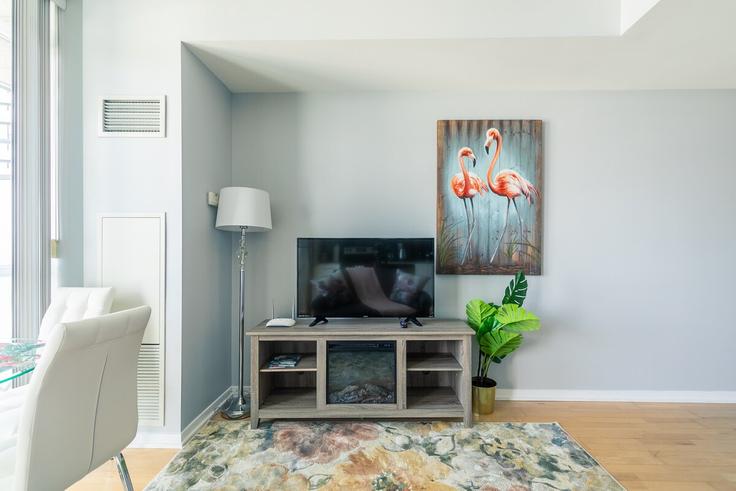 Salle de séjour élégante avec mobilier moderne dans un appartement à Building York Street - globalstayinc - 1345943 à Old Toronto, Toronto Salle de séjour élégante avec mobilier moderne dans un appartement à Building York Street - globalstayinc - 1345943 à Old Toronto, Toronto