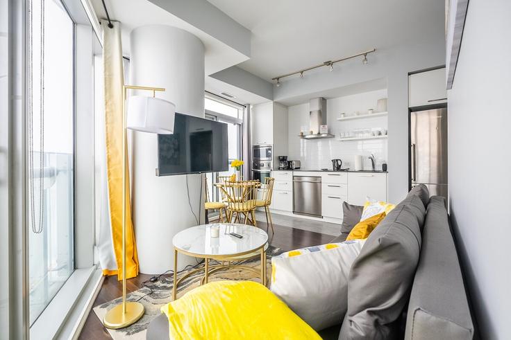 Elegant gestaltetes Wohnzimmer mit moderner Einrichtung in einer Wohnung im Building York Street - globalstayinc - 1345839 in Old Toronto, Toronto Elegant gestaltetes Wohnzimmer mit moderner Einrichtung in einer Wohnung im Building York Street - globalstayinc - 1345839 in Old Toronto, Toronto
