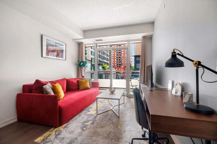 Toronto Old TorontoのBuilding Lillian Street - globalstayinc - 1345787のアパートメントにある、モダンな家具を備えたエレガントなデザインのリビングルーム