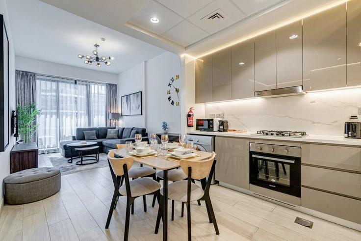 Salle de séjour élégante avec mobilier moderne dans un appartement à Building Tariaq Bedon Esm - globalstayinc - 1345957 à Nad Al Sheba, Dubai Salle de séjour élégante avec mobilier moderne dans un appartement à Building Tariaq Bedon Esm - globalstayinc - 1345957 à Nad Al Sheba, Dubai
