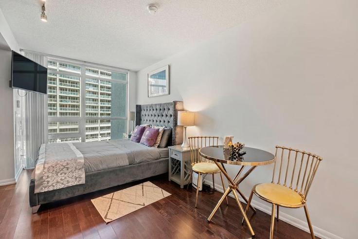 Fort York Boulevardにある1件の寝室・家具付きアパート（1345997P、Old Toronto、Toronto）写真 1枚