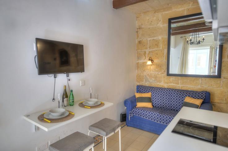 Valletta VallettaのBuilding Saint Paul Street - gobnb-ltd - 1329154のアパートメントにある、モダンな家具を備えたエレガントなデザインのリビングルーム Valletta VallettaのBuilding Saint Paul Street - gobnb-ltd - 1329154のアパートメントにある、モダンな家具を備えたエレガントなデザインのリビングルーム