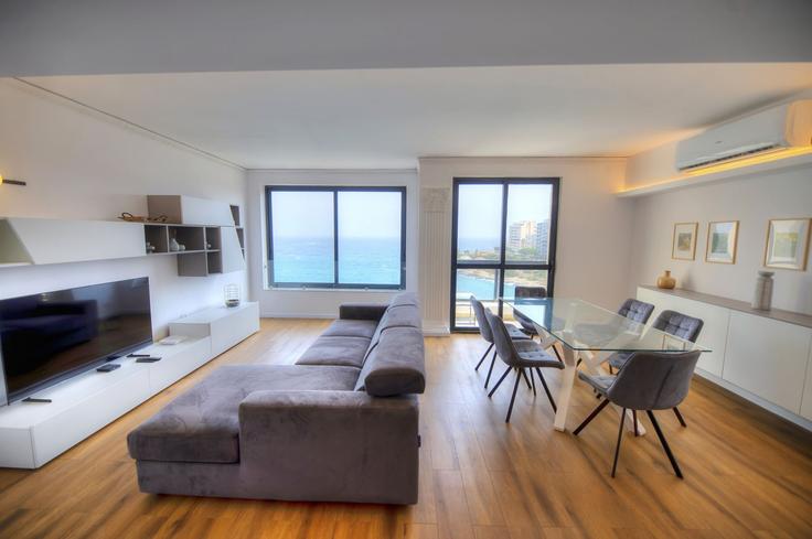 Salle de séjour élégante avec mobilier moderne dans un appartement à Building Tower Road - gobnb-ltd - 1329176 à St. Julian's, St. Julian's