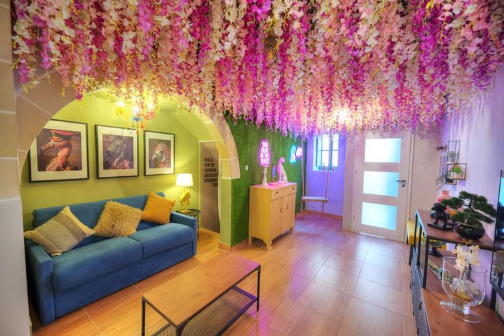 Sliema SliemaのBuilding Triq Tonna - gobnb-ltd - 1329221のアパートメントにある、モダンな家具を備えたエレガントなデザインのリビングルーム Sliema SliemaのBuilding Triq Tonna - gobnb-ltd - 1329221のアパートメントにある、モダンな家具を備えたエレガントなデザインのリビングルーム