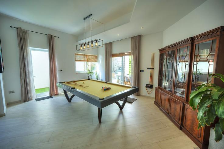 Building Il-Giebja - gobnb-ltd - 1329242 adresindeki bir dairede modern mobilyalarla zarif bir şekilde tasarlanmış oturma odası Swieqi, Swieqi Building Il-Giebja - gobnb-ltd - 1329242 adresindeki bir dairede modern mobilyalarla zarif bir şekilde tasarlanmış oturma odası Swieqi, Swieqi