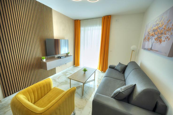 Elegant gestaltetes Wohnzimmer mit moderner Einrichtung in einer Wohnung im Building Triq Paceville - gobnb-ltd - 1329264 in St. Julian's, St. Julian's