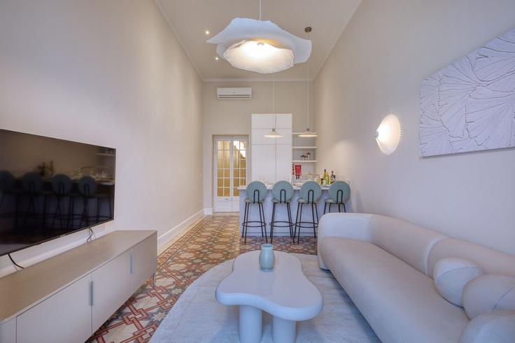Valletta VallettaのBuilding Archbishop Street - gobnb-ltd - 1375871のアパートメントにある、モダンな家具を備えたエレガントなデザインのリビングルーム Valletta VallettaのBuilding Archbishop Street - gobnb-ltd - 1375871のアパートメントにある、モダンな家具を備えたエレガントなデザインのリビングルーム