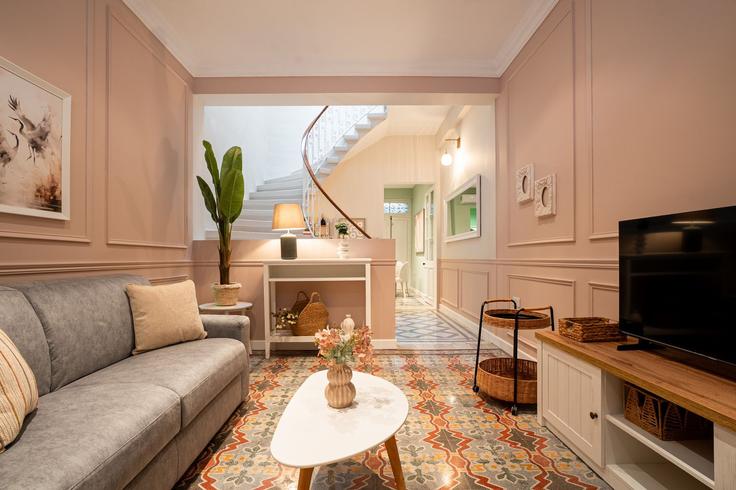 Building George Borg Olivier Street - gobnb-ltd - 1436117 adresindeki bir dairede modern mobilyalarla zarif bir şekilde tasarlanmış oturma odası St. Julian's, St. Julian's Building George Borg Olivier Street - gobnb-ltd - 1436117 adresindeki bir dairede modern mobilyalarla zarif bir şekilde tasarlanmış oturma odası St. Julian's, St. Julian's
