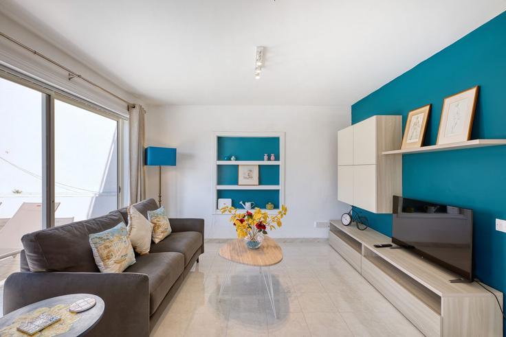 Elegante sala de estar con mobiliario moderno en un apartamento en Building Triq Sir G. Borg - gobnb-ltd - 1694910 en Sliema, Sliema Elegante sala de estar con mobiliario moderno en un apartamento en Building Triq Sir G. Borg - gobnb-ltd - 1694910 en Sliema, Sliema