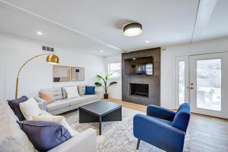 Elegantly designed living room with modern furnishings in an apartment at Building Northaven Road - goldnest - 1019518 - DFW in Dallas, Dallas