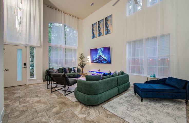 Salle de séjour élégante avec mobilier moderne dans un appartement à Building Alden Glen Drive - goldnest - 1298276 - USA à The Woodlands, The Woodlands Salle de séjour élégante avec mobilier moderne dans un appartement à Building Alden Glen Drive - goldnest - 1298276 - USA à The Woodlands, The Woodlands