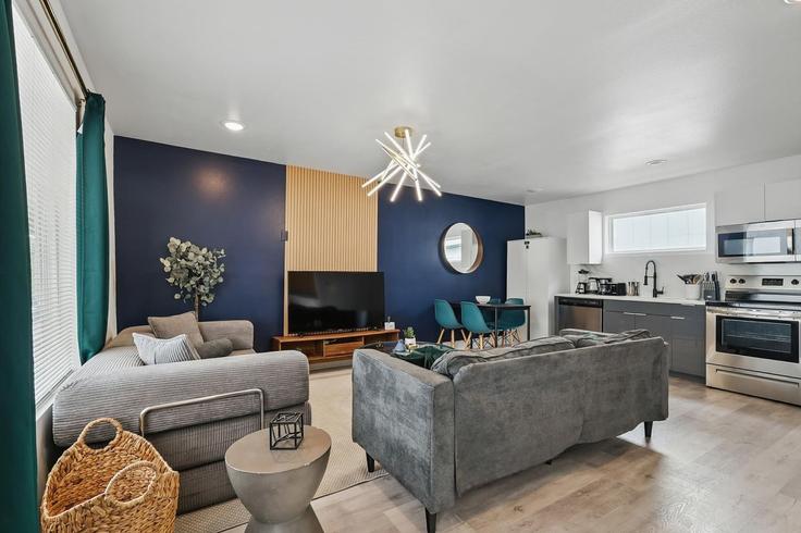 Dallas DallasのBuilding San Jacinto Street - goldnest - 1322515のアパートメントにある、モダンな家具を備えたエレガントなデザインのリビングルーム Dallas DallasのBuilding San Jacinto Street - goldnest - 1322515のアパートメントにある、モダンな家具を備えたエレガントなデザインのリビングルーム