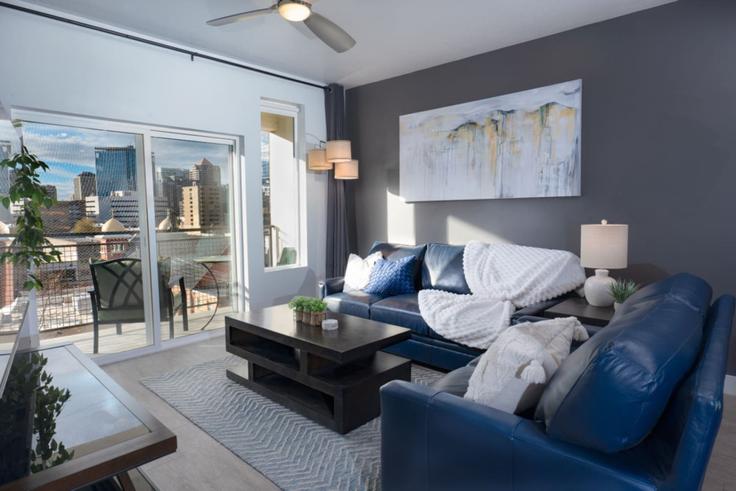 Salt Lake City, Salt Lake City에 위치한 Building South 400 East - grandroad - 1268532 - USA 아파트의 세련된 인테리어가 돋보이는 거실