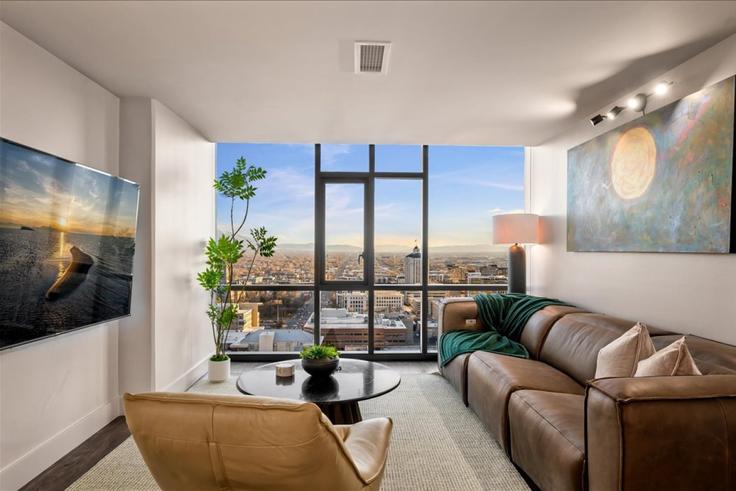 Salt Lake City Salt Lake CityのBuilding East 200 South - grandroad - 1462674のアパートメントにある、モダンな家具を備えたエレガントなデザインのリビングルーム