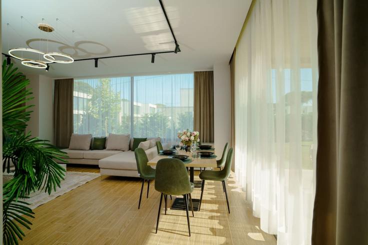Elegant gestaltetes Wohnzimmer mit moderner Einrichtung in einer Wohnung im Building Plazhi San Pietro - grandstay-collection - 1405486 in Plazhi San Pietro, Plazhi San Pietro Elegant gestaltetes Wohnzimmer mit moderner Einrichtung in einer Wohnung im Building Plazhi San Pietro - grandstay-collection - 1405486 in Plazhi San Pietro, Plazhi San Pietro