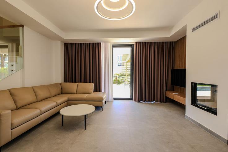 Elegante sala de estar con mobiliario moderno en un apartamento en Building Rruga Gjiri i Lalzit - grandstay-collection - 1405525 en Plazhi San Pietro, Plazhi San Pietro Elegante sala de estar con mobiliario moderno en un apartamento en Building Rruga Gjiri i Lalzit - grandstay-collection - 1405525 en Plazhi San Pietro, Plazhi San Pietro