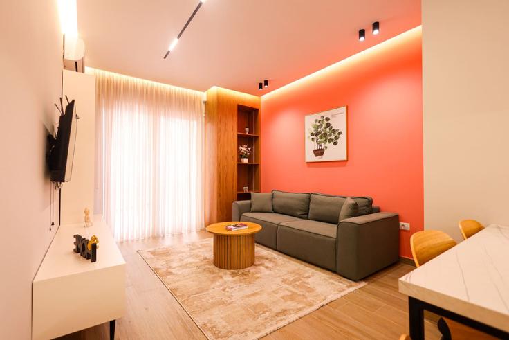 Salle de séjour élégante avec mobilier moderne dans un appartement à Building Rruga e Dëshmorëve - grandstay-collection - 1405556 à Durrës, Durrës Salle de séjour élégante avec mobilier moderne dans un appartement à Building Rruga e Dëshmorëve - grandstay-collection - 1405556 à Durrës, Durrës