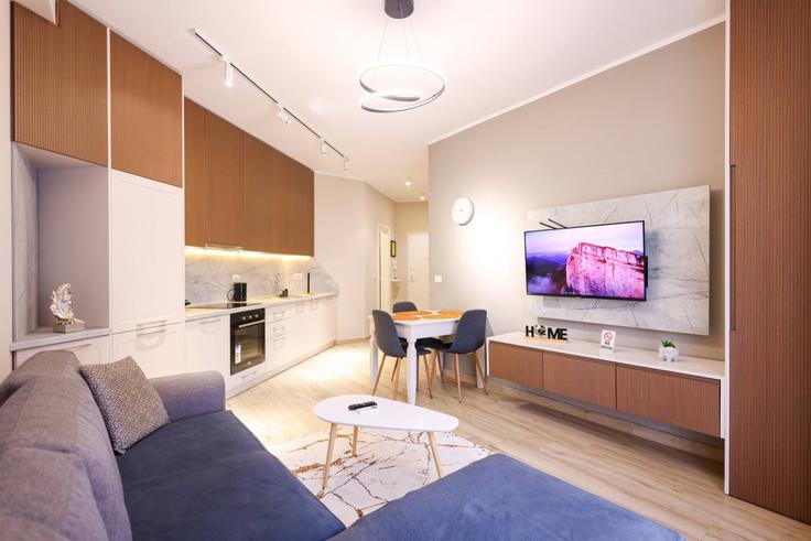Salle de séjour élégante avec mobilier moderne dans un appartement à Building Rruga e Dëshmorëve - grandstay-collection - 1405553 à Durrës, Durrës Salle de séjour élégante avec mobilier moderne dans un appartement à Building Rruga e Dëshmorëve - grandstay-collection - 1405553 à Durrës, Durrës