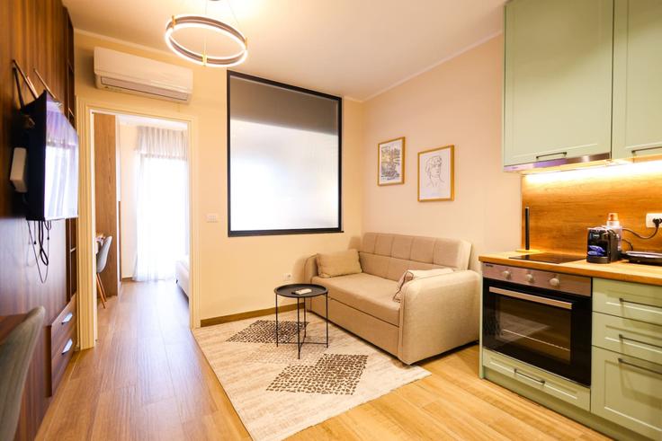 Salle de séjour élégante avec mobilier moderne dans un appartement à Building Rruga e Dëshmorëve - grandstay-collection - 1405557 à Durrës, Durrës Salle de séjour élégante avec mobilier moderne dans un appartement à Building Rruga e Dëshmorëve - grandstay-collection - 1405557 à Durrës, Durrës