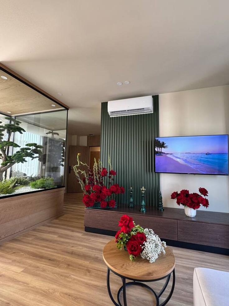 Elegante sala de estar con mobiliario moderno en un apartamento en Building Rruga Fan Noli - grandstay-collection - 1642166 en Golem, Golem