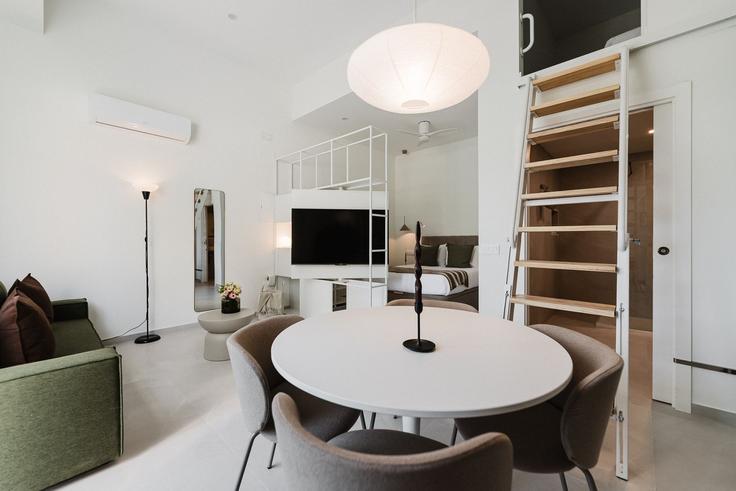 Salle de séjour élégante avec mobilier moderne dans un appartement à Building Carrer de la Democràcia - granturia - 1272066 - MAD à L'Olivereta, Valencia