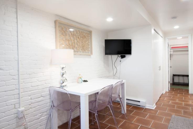 Washington,Washington의 Building Johnson Avenue Northwest - greatdwellings - 1238464 - WDC 아파트에 마련된 스타일리시한 다이닝 공간