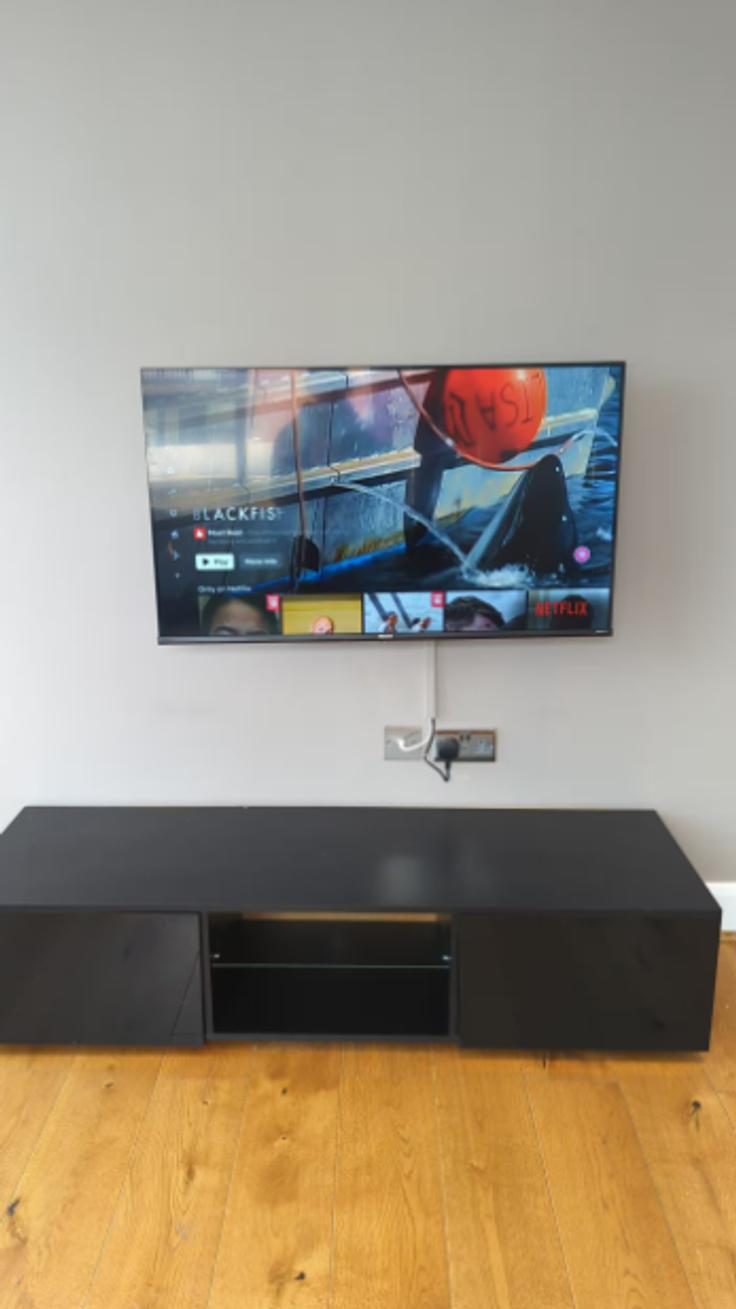 Elegante sala de estar con mobiliario moderno en un apartamento en Building Curtain Road - grove-heights-shoreditch - 1516284 en London Borough of Hackney, London Elegante sala de estar con mobiliario moderno en un apartamento en Building Curtain Road - grove-heights-shoreditch - 1516284 en London Borough of Hackney, London